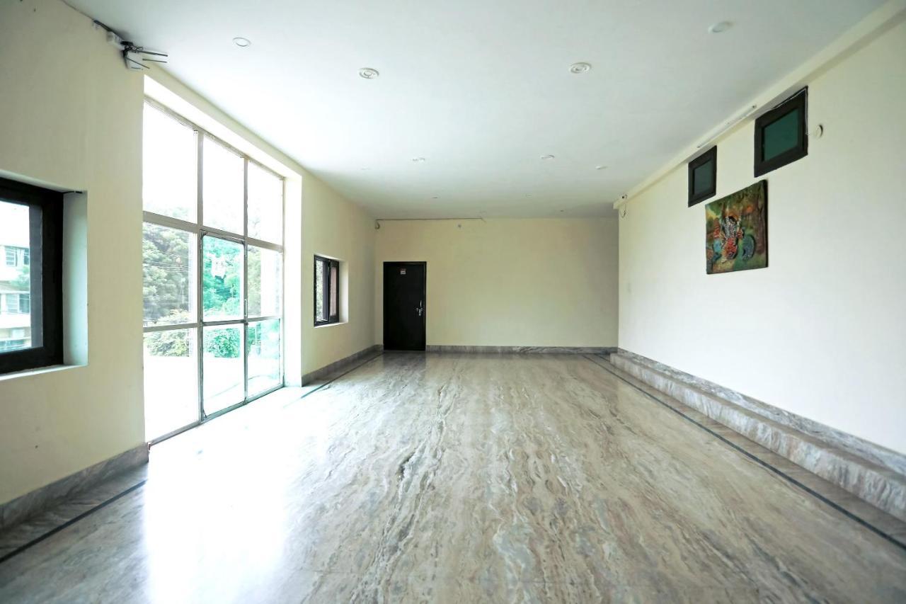 Oyo30240希里拉达宫酒店 马图拉 外观 照片